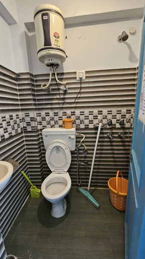 Bathroom 3, LA SIESTA INDIA HOSTEL Mcleodganj, Kangra