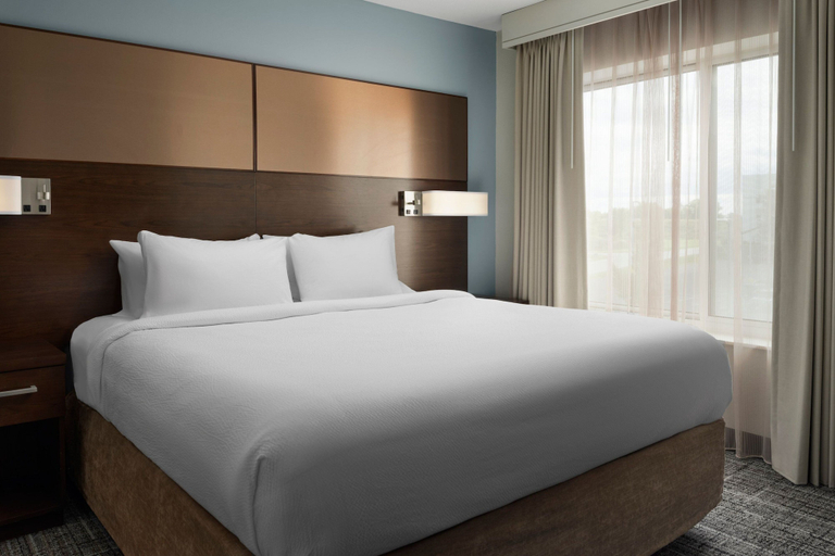Bedroom 3, Residence Inn by Marriott Green Bay Downtown, Brown