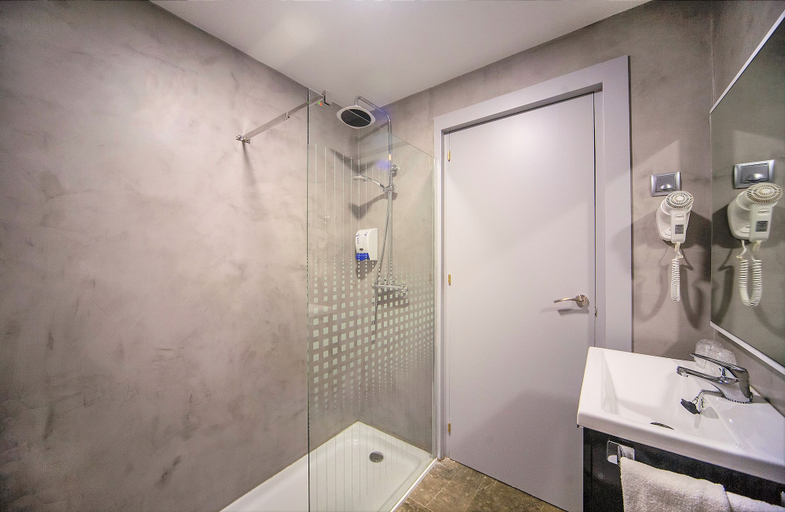 Bathroom 4, Hotel Sant Pere II, Barcelona