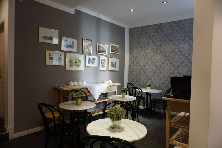 Food & Drinks, Hotel Pension Lumes - Self Check-In, Wien