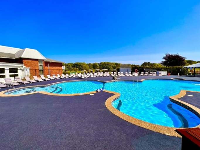 Cape Cod Irish Village, Barnstable