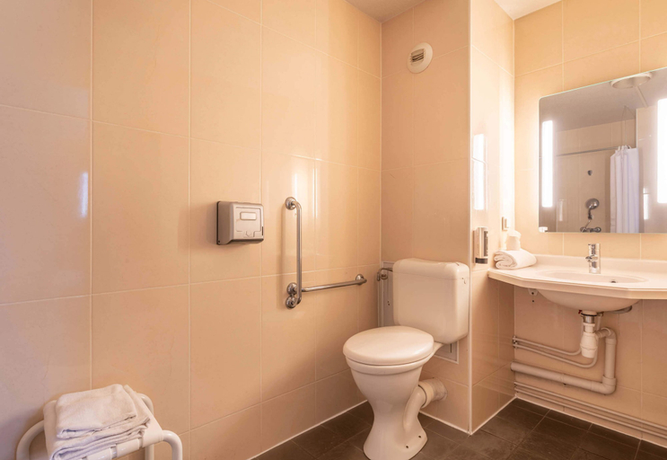 Bathroom 4, B&B HOTEL Toulon La Seyne-sur-Mer, Var