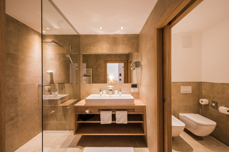 Bathroom 3, Hotel Royal, Bolzano