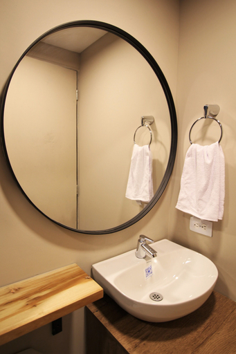 Bathroom 3, One Living by Roots Rentals, Medellín