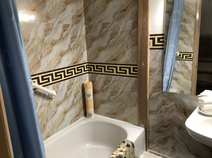 Bathroom 4, Heritage place Hotel, Division No. 3