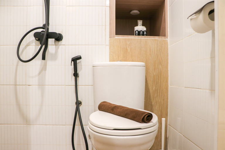 Bathroom 3, Brand New 2BR at Tamansari Panoramic Apartment By Travelio, Bandung