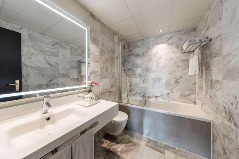 Bathroom 5, NH Collection Amsterdam Barbizon Palace, Amsterdam