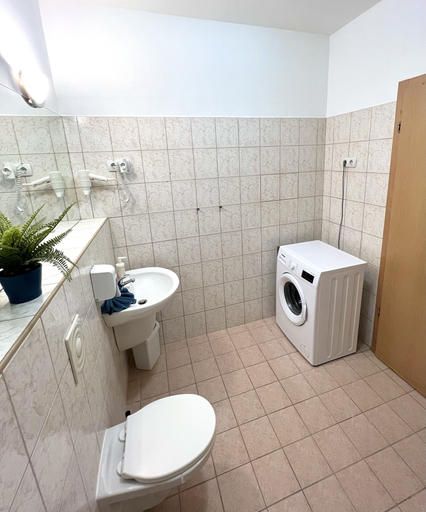 Bathroom 4, Nova Apartments, Budapesti