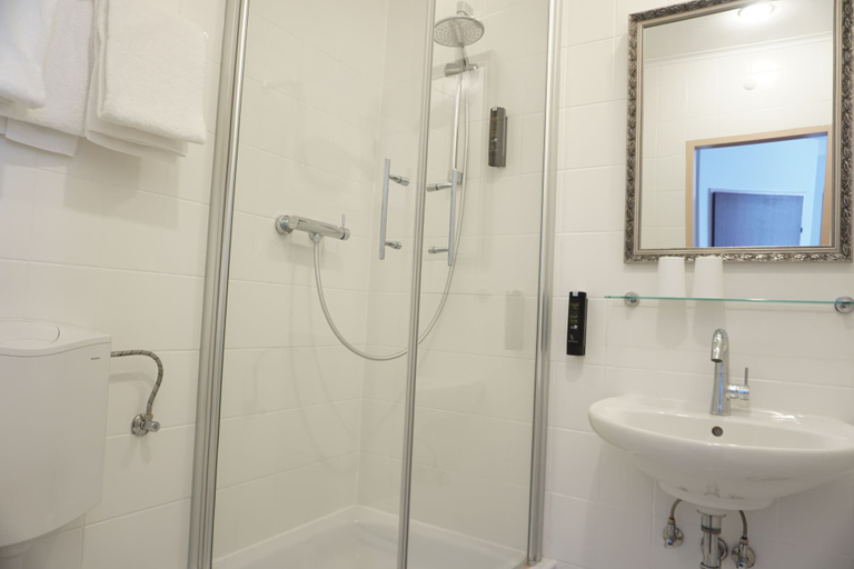 Bathroom 3, Hotel Pension Lumes - Self Check-In, Wien