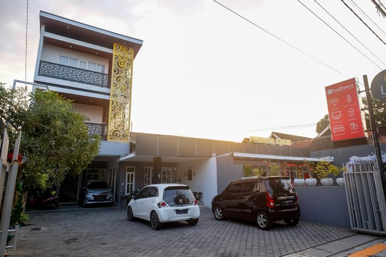 Exterior & Views 2, RedDoorz @ Hotel Putra Perdana Klaten, Klaten