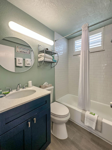 Bathroom, Thunderbird Beach Resort, Pinellas