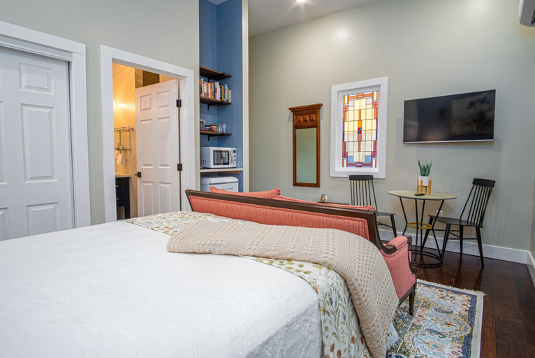 Bedroom 2, Exquisite Studio Guesthouse Near Downtown's Core!, Bexar