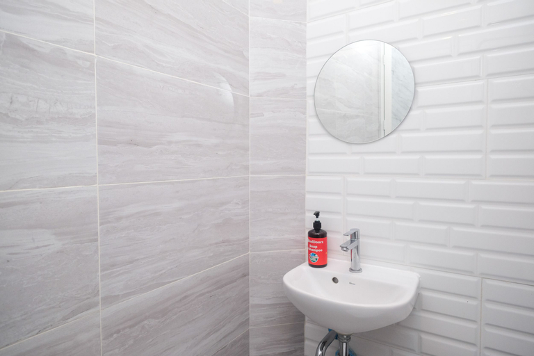 Bathroom 25