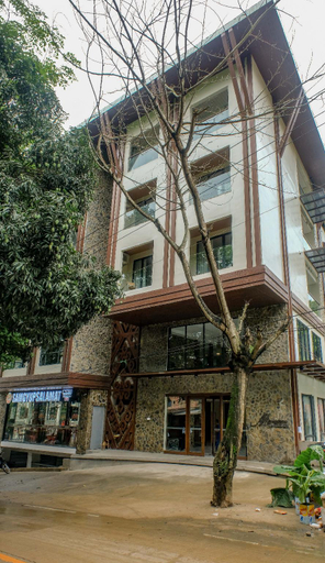 Exterior & Views