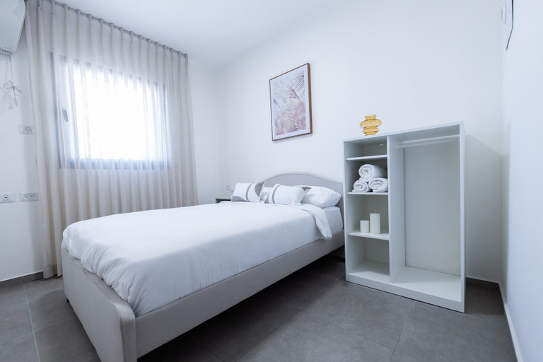 Bedroom 2, SeaFront Luxurious 3 BR Apartment