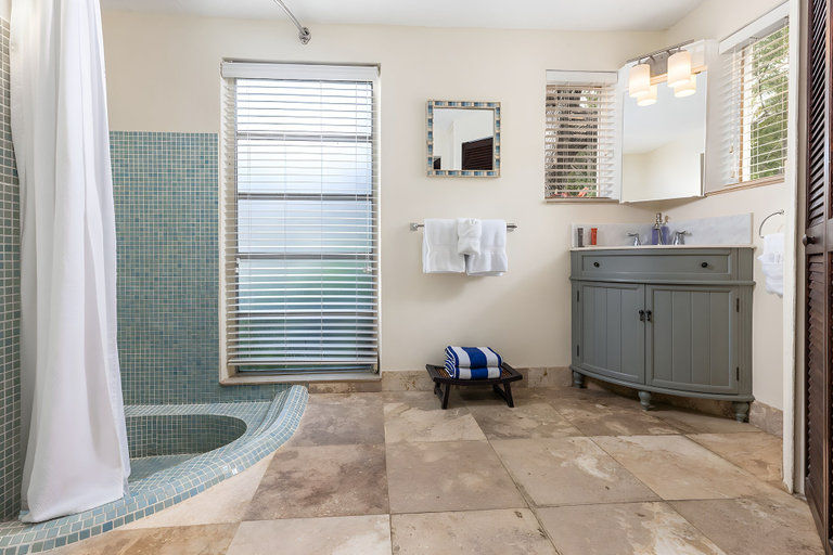 Bathroom 3, Azul del Mar, Monroe