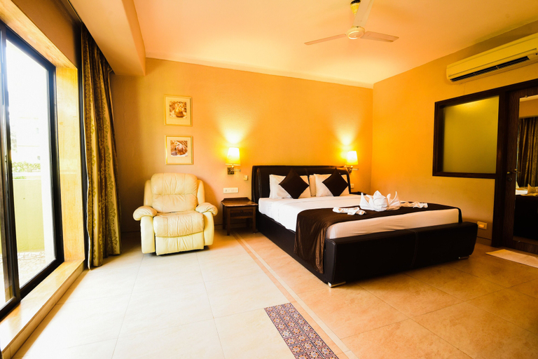 Bedroom 1, Neelam the Glitz, North Goa