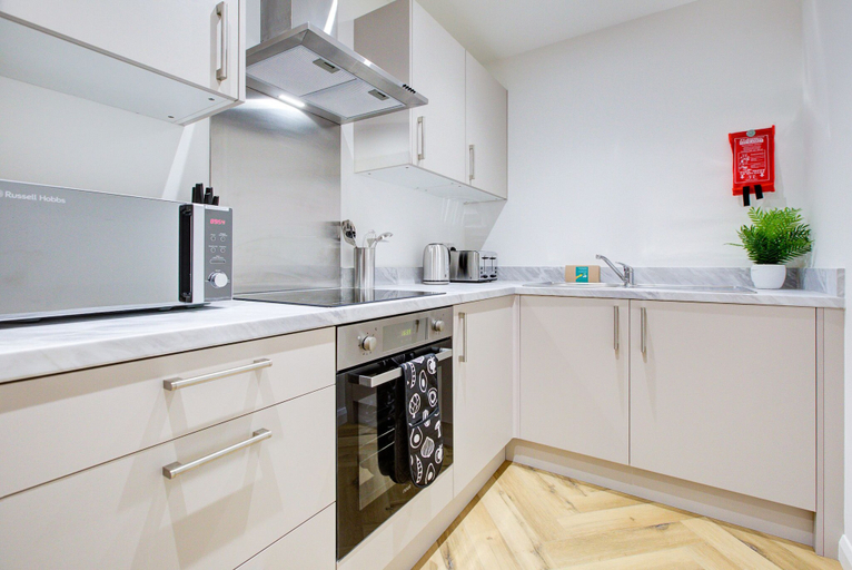 Others 4, Hybrid Resi - Mitcham, London