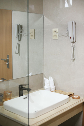 Bathroom 4, Phu Long Tam Ky Hotel & Restaurant, Da Nang