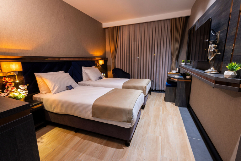 Bedroom 2, West Door Hotel, Merkez