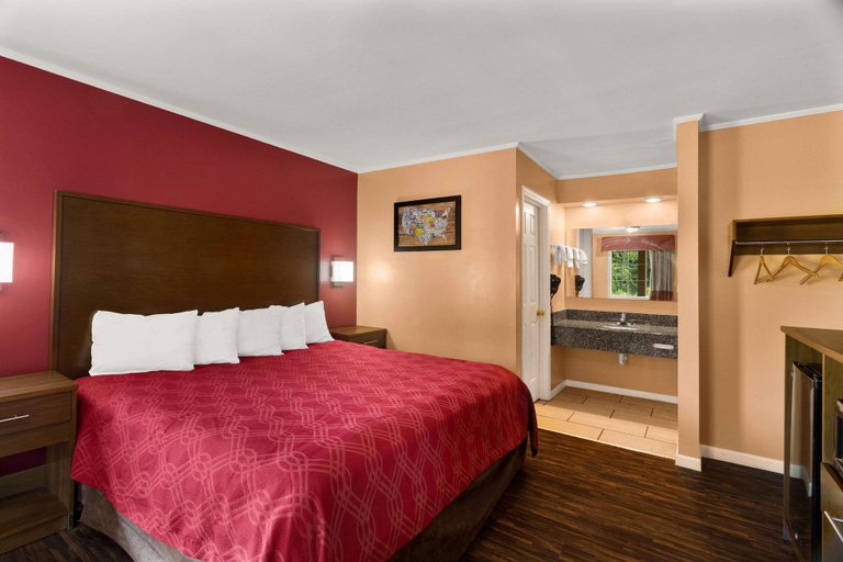 Others 5, Econo Lodge Cornersville I-65, Giles