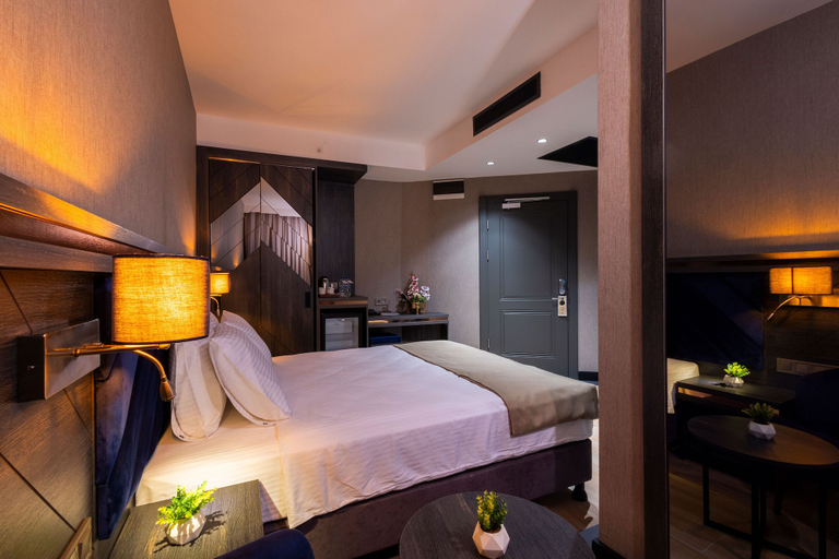 Bedroom 4, West Door Hotel, Merkez