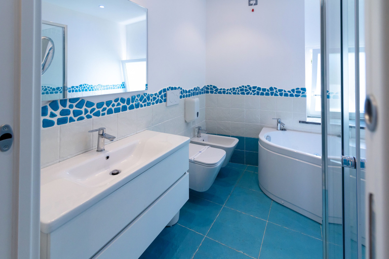 Bathroom 5, Hotel Da Maria, Napoli