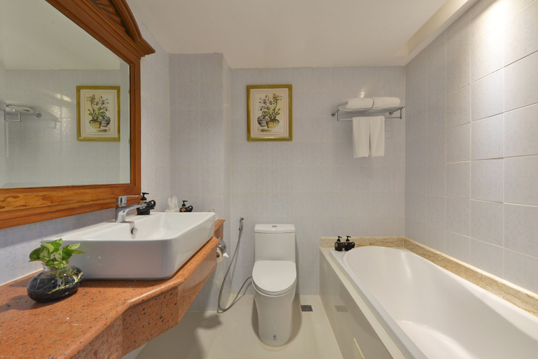 Bathroom 5, Royal View Resort, Ratchathewi