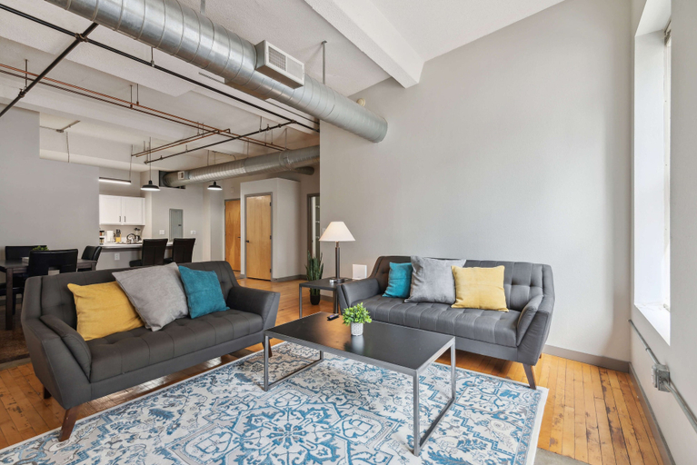 Others 3, Spacious 2BR Downtown Retreat, Kansas City