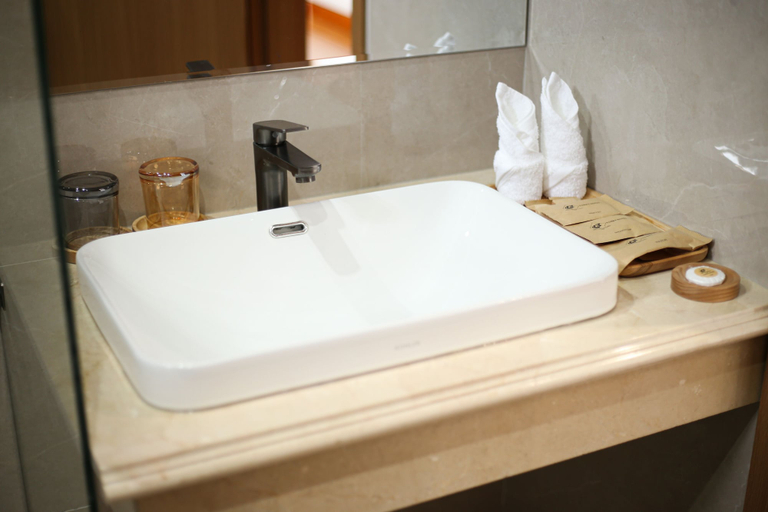 Bathroom 5, Phu Long Tam Ky Hotel & Restaurant, Da Nang
