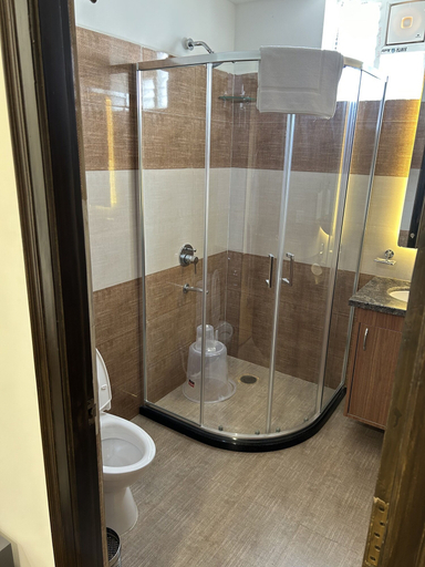 Bathroom 5, Palladium Luxury Suites Unit II, Hyderabad