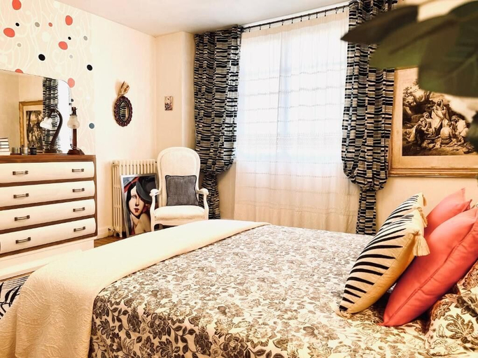 Bedroom 2, La Maison B, Dordogne