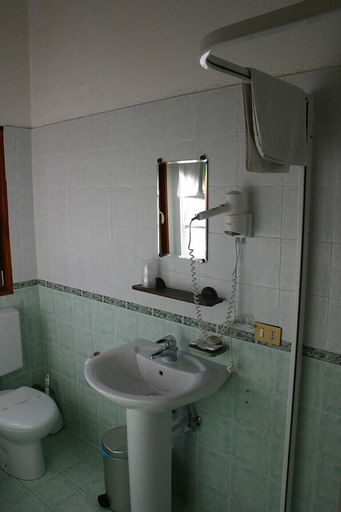 Bathroom 4, Hotel La Pigna, Torino