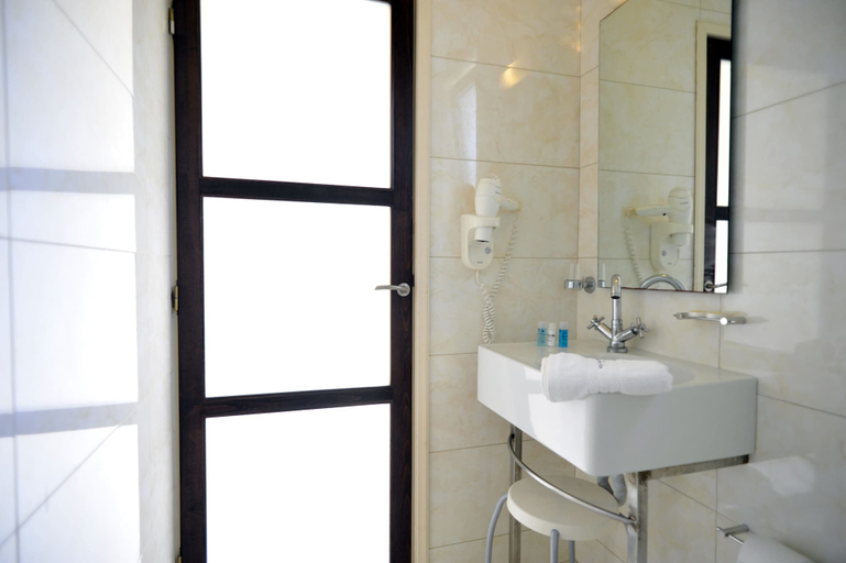 Bathroom 5, Corinna Mare, Crete