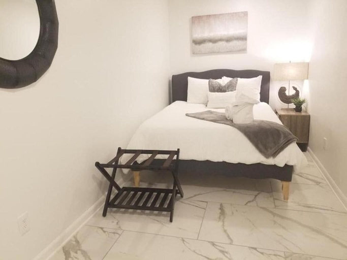 7 BR- Sleeps 15! Celebrity Villa! Great Rates by YouRent!, Orleans