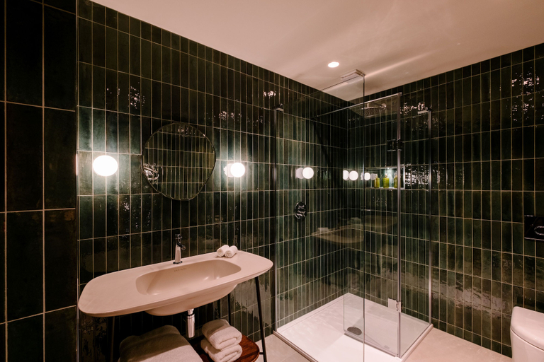 Bathroom 4, Laceby Manor Resort and Spa, Lincolnshire