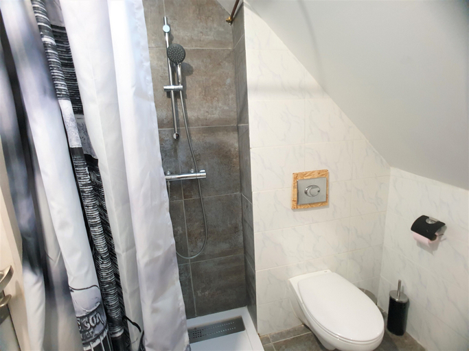 Bathroom 5, La graineterie, Yonne
