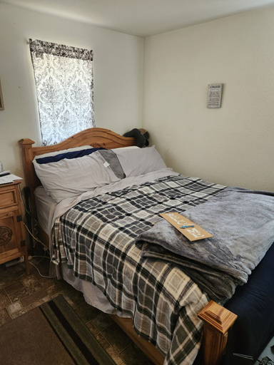 Bedroom 3, Summer Creek Cabins, Howard