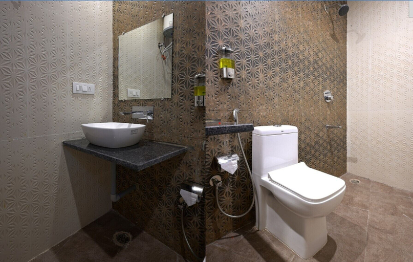 Bathroom 3, Rio Grand A Premium Hotel, Dehradun