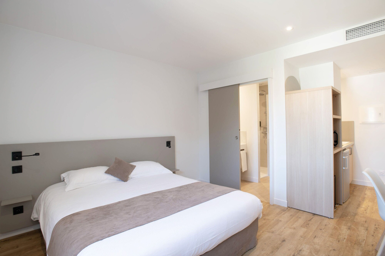 Bedroom 3, Logis les Cepages-Restaurant le Raisin, Ain