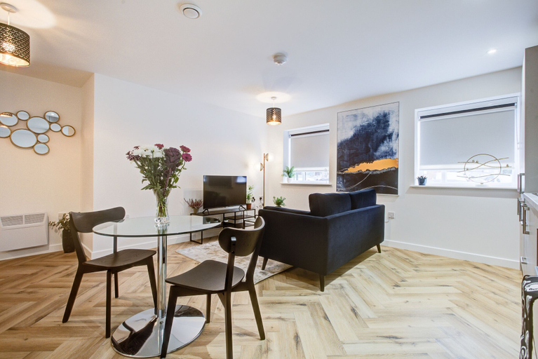 Others 5, Hybrid Resi - Mitcham, London
