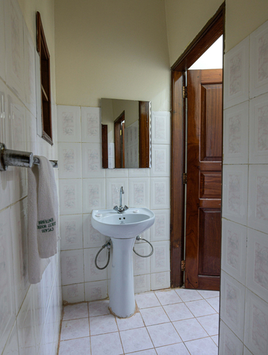 Bathroom 4, Cycad Entebbe Guest House, Entebbe