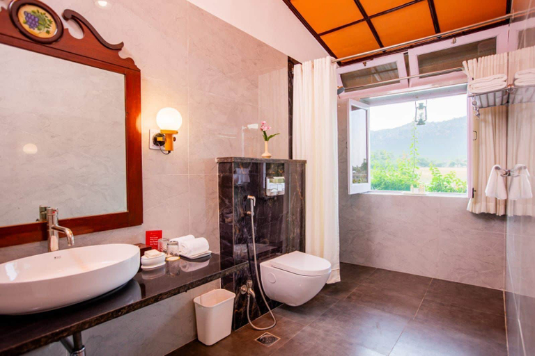 Bathroom 5, Shikarbadi Hotel, Udaipur