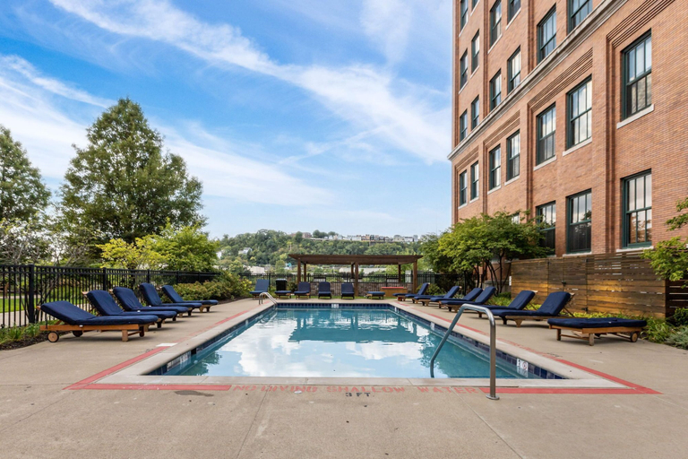 Sport & Beauty 5, Historic Loft Retreat With Pool, Allegheny