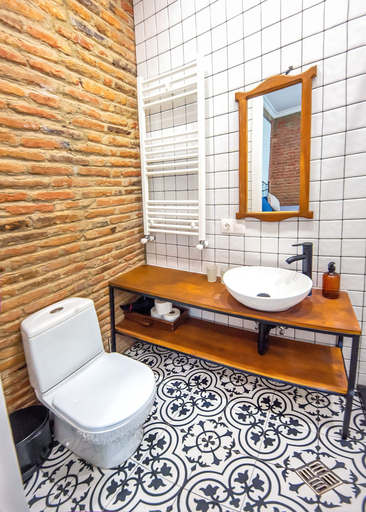 Bathroom 2, H&B apartments Beridze, Tbilisi