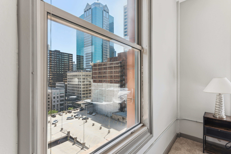 Others 5, Spacious 2BR Downtown Retreat, Kansas City