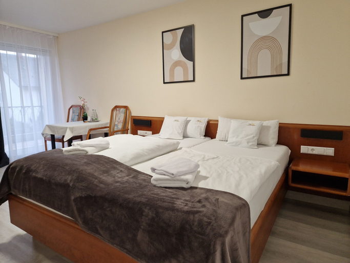 Bedroom 4, Hotel Am Kurpark, Heilbronn