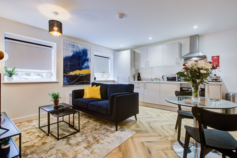 Others 5, Hybrid Resi - Mitcham, London