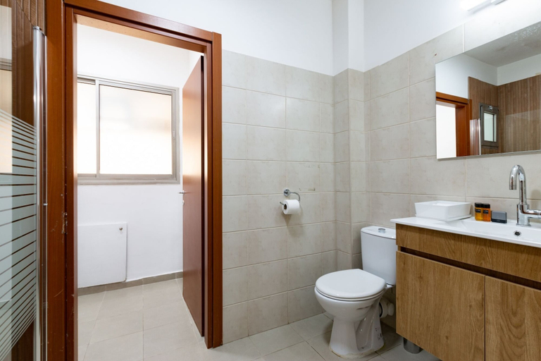 Bathroom 2, Stylish & Cozy Seaview Vacation APT