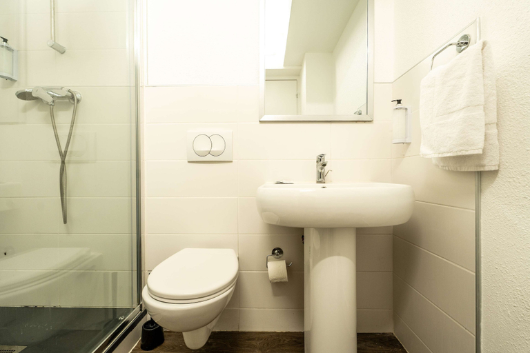 Bathroom 3, Kyriad Direct Brignoles - Provence Verte, Var